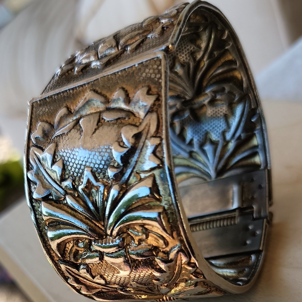 Antique-Style Floral Engraved Hinged Cuff Bracelet - Gold Tone